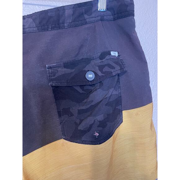 Vuori Men’s Yellow Brown & Gray Board Shorts Swim Shorts Medium - Picture 5 of 12